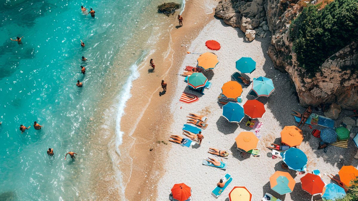 Familie genießt den Strandurlaub in Europa mit fröhlichem Sandburgbau am sonnigen Tag